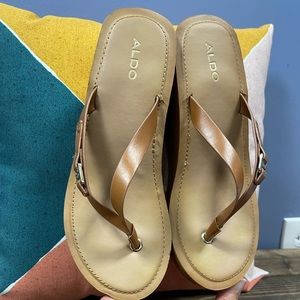 Women’s ALDO PRYRI Tan Wedge thong sandals, size 8.